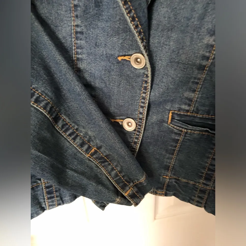 Bacinni Semi-fitted Jean Jacket denim blazer Blue Wash women one size to fit M/L - Image 9
