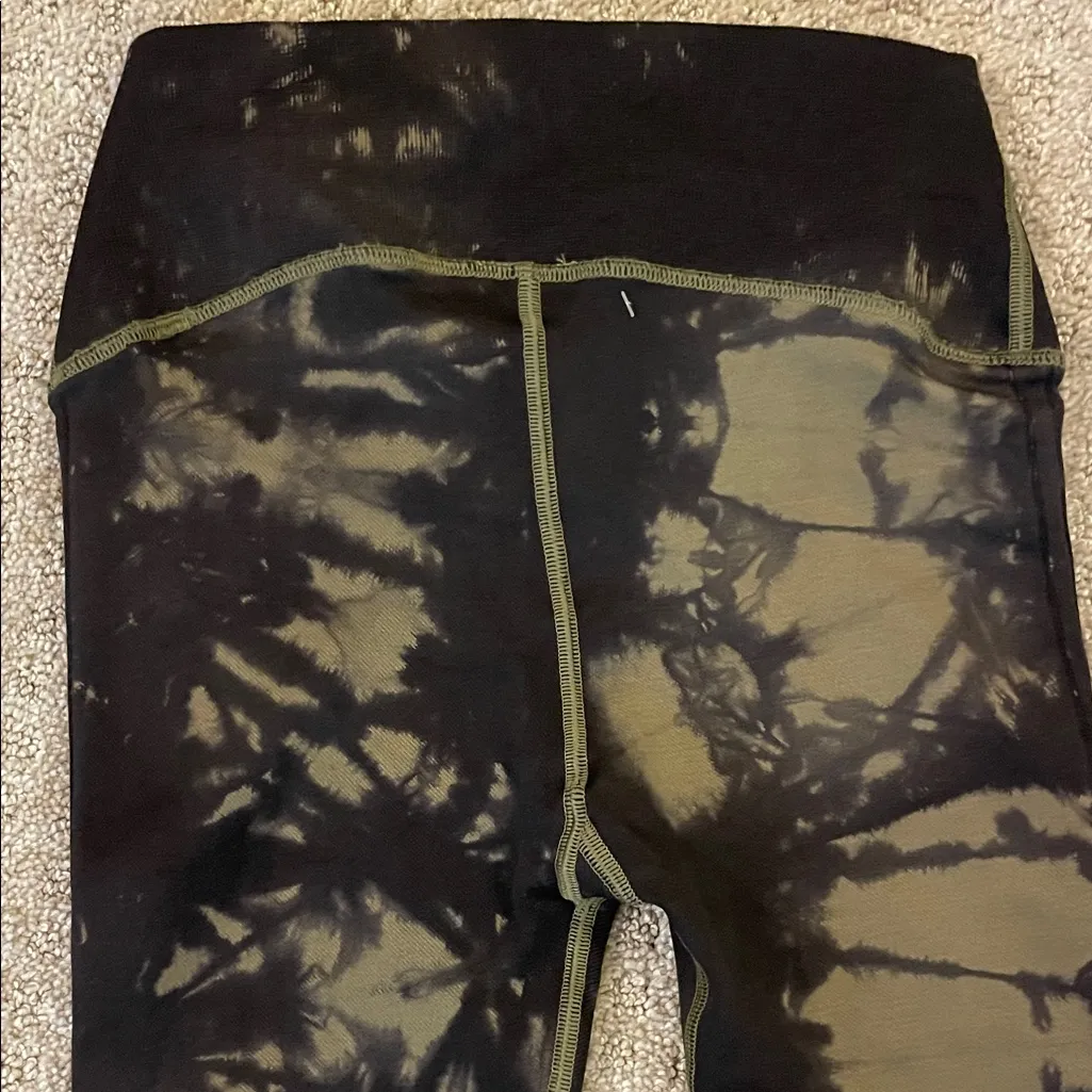NWT- Good American Black and Olive Green/Gray Tie-Dye Seamless Leggings - 00 - Image 10