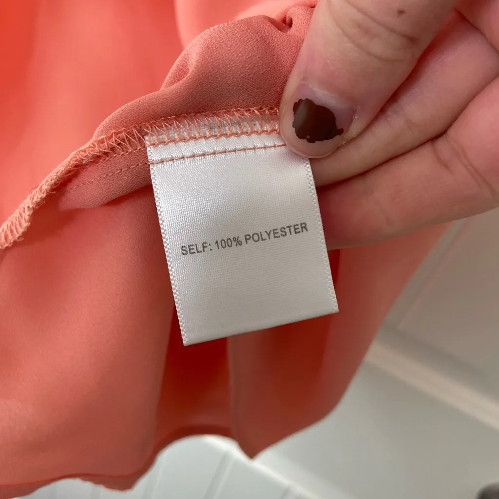 NWOT Rose + Olive women’s orange peach ruffle v-neck sleeveless blouse medium - Image 4