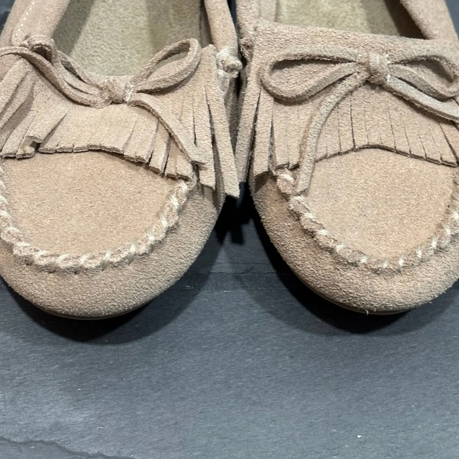 Minnetonka Cream Suede Moccasin Loafer - size 6.5 - Image 6