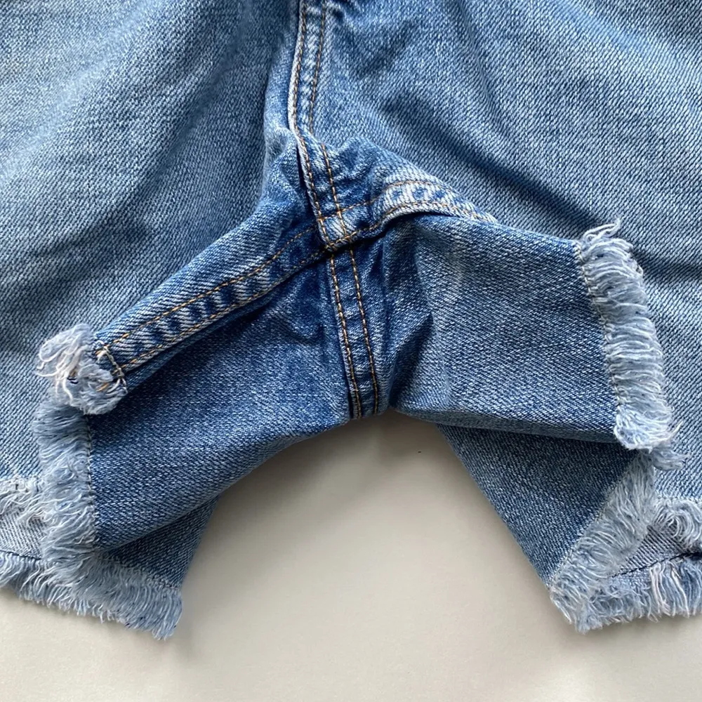 Vintage Y2K Route 66 frayed hem denim shorts, size 10 - Image 4