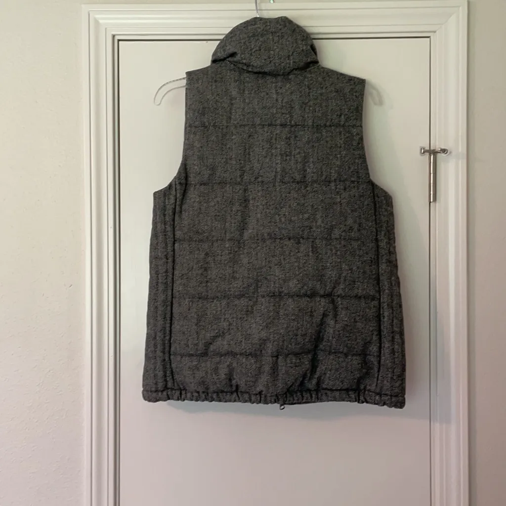 Old Navy puffer vest - size Small - Image 3