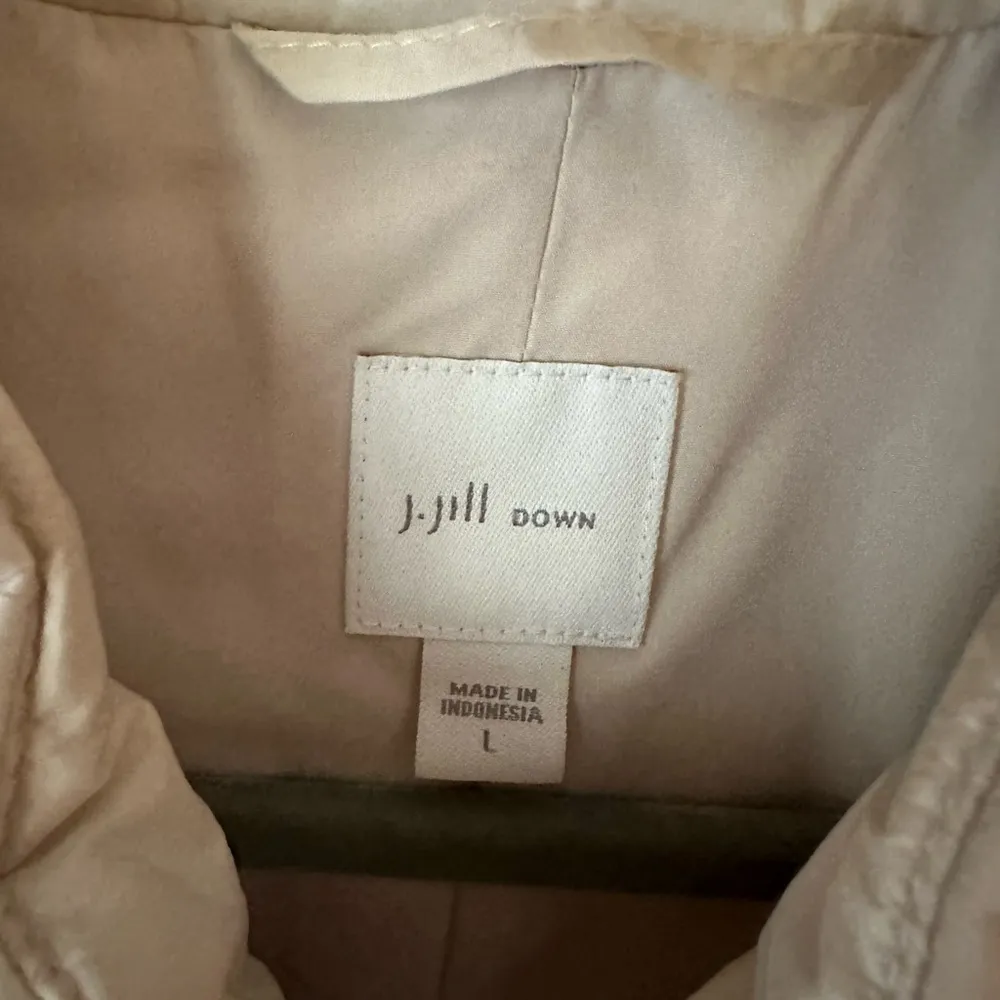 Jjill down vest. Beautiful! Size Large - Image 2