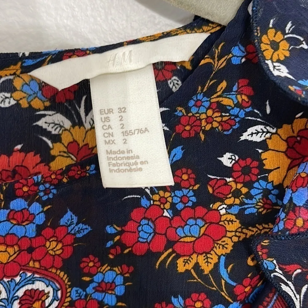 H&M Exaggerated ruffle paisley floral print  long sleeve blouse Size 2 - Image 6