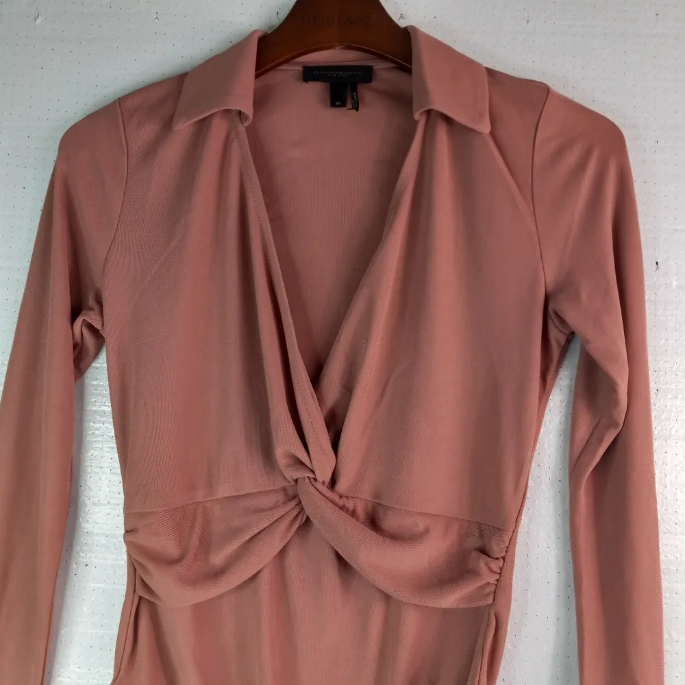 Donna Karan XS Elegant Collared Twisted Front Long Sleeved Bodysuit in Blush - Image 8