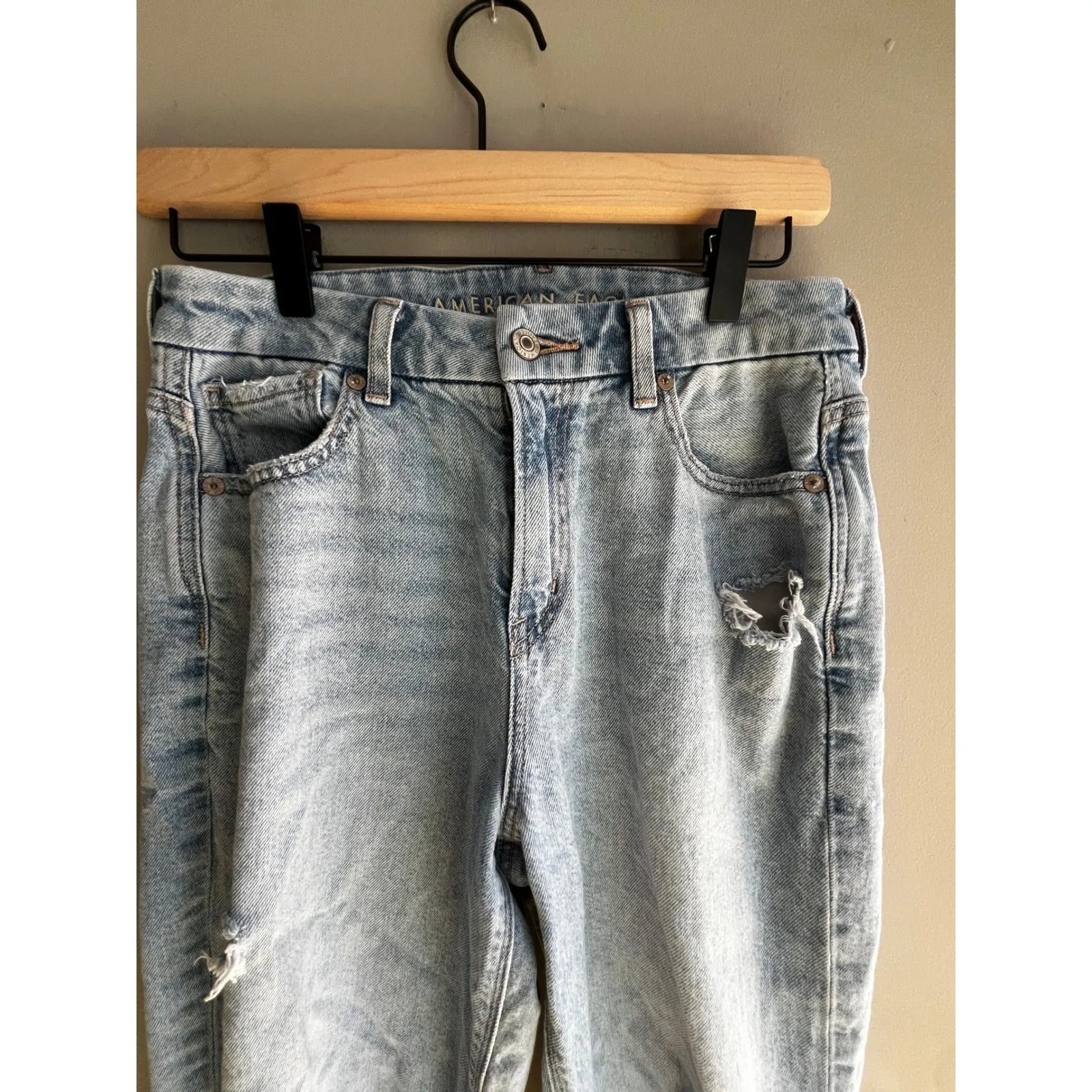 American Eagle Light Wash Distressed Ripped Raw Hem Mom Jeans Blue Size 6 - Image 2