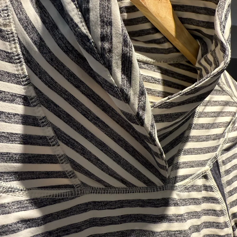 Lululemon - Run Tech Trail Long Sleeve Gray White Thumb Holes - 4 - Image 5