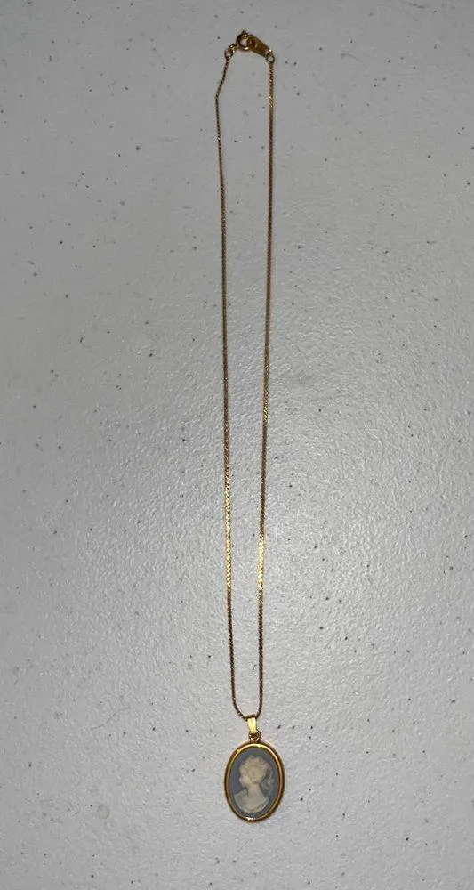 Vintage Gold Cameo Pendant Necklace Multiple - Image 2