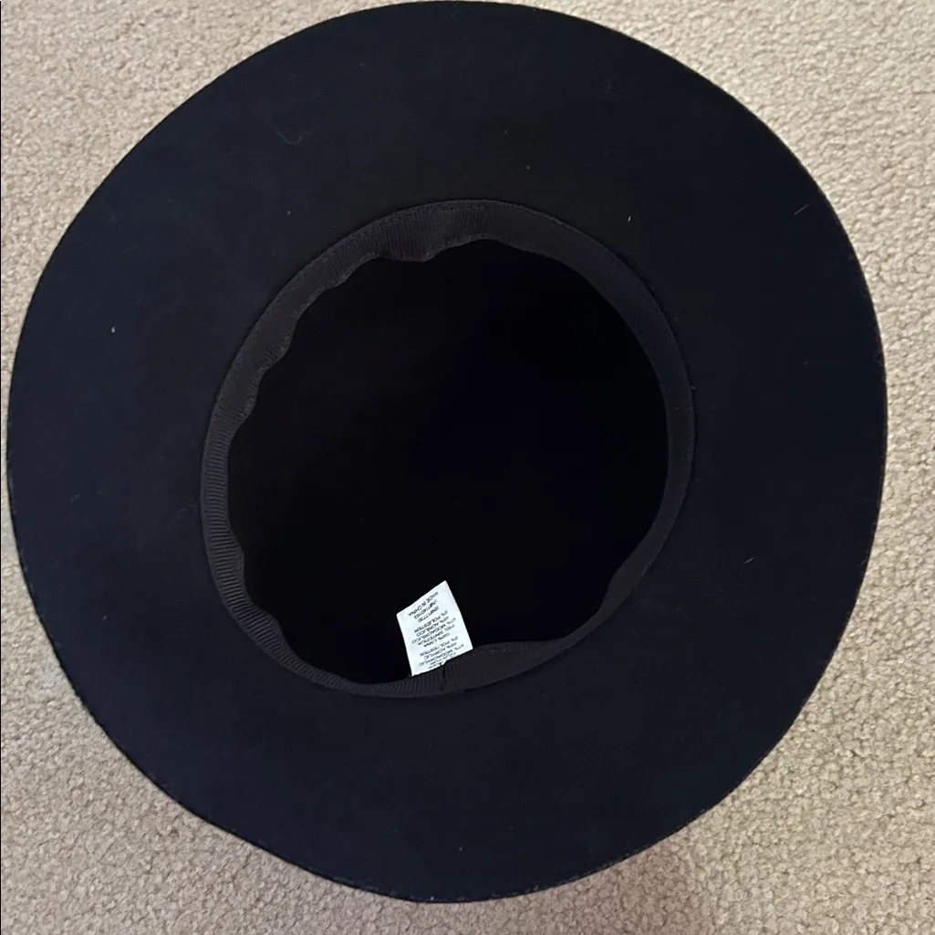 Black Felted WoolHat with Gray Faux Fur Pom - Image 5