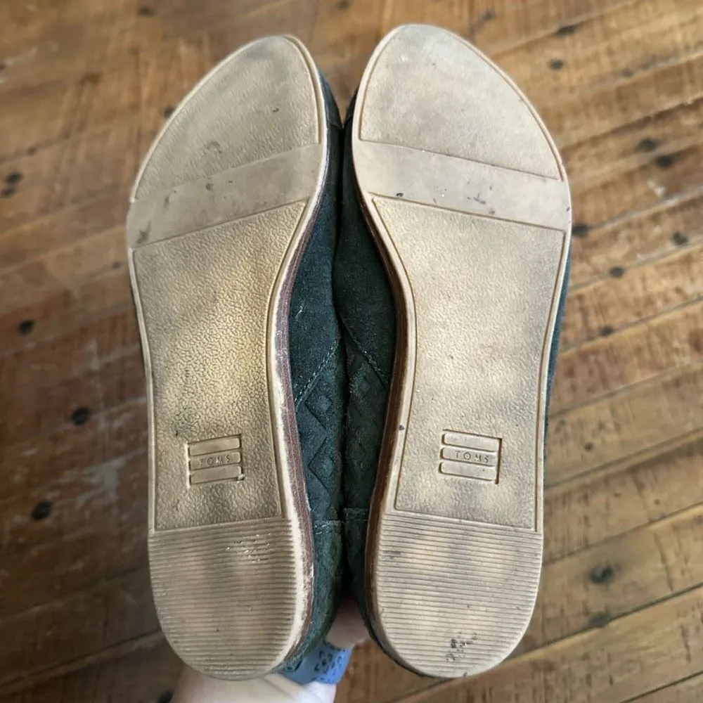 Tom’s minimalist black chevron slip on normcore size 6 shoes - Image 3