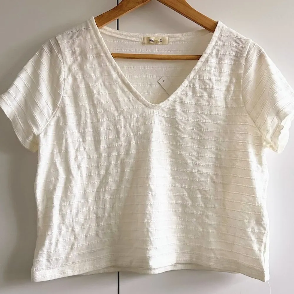 NEW  Textured V-Neck Setlist Boxy Top - Image 3