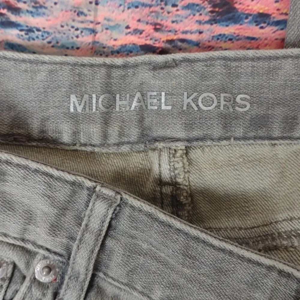 Michael kors gray jeans size 8 petite - Image 3