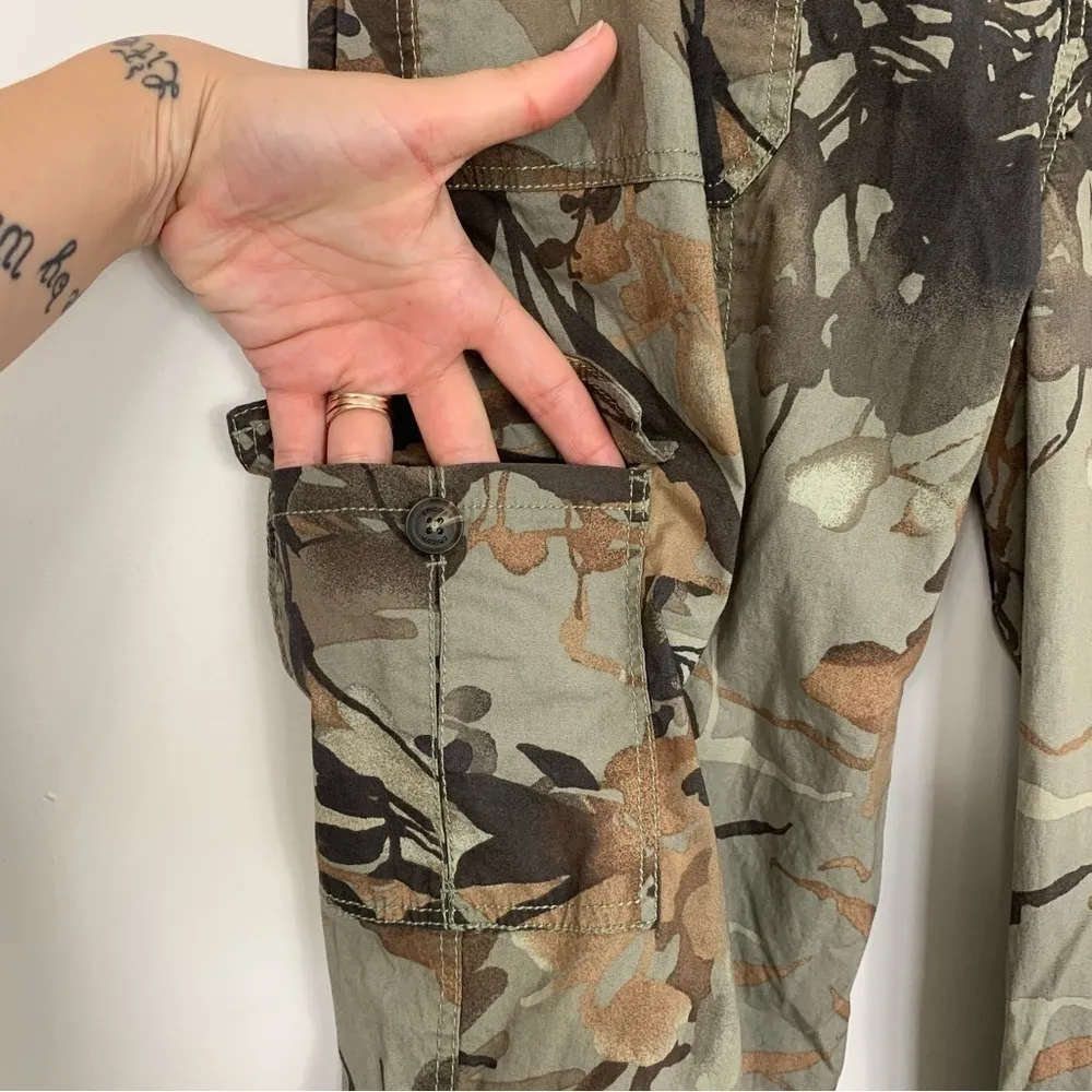 Chico's Printed Poplin Convertible Crop Cargo Pants Size 8 - Image 6