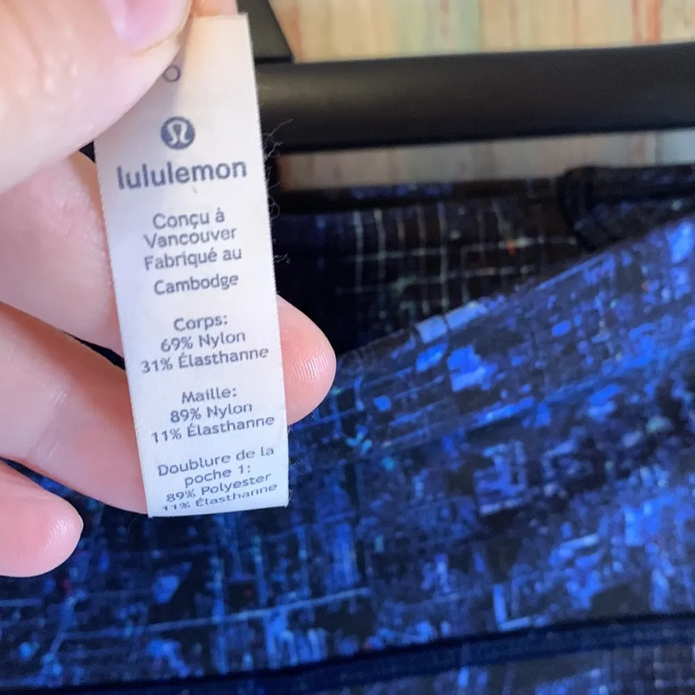 Lululemon Blue Print Capri Leggings Size 6 - Image 5