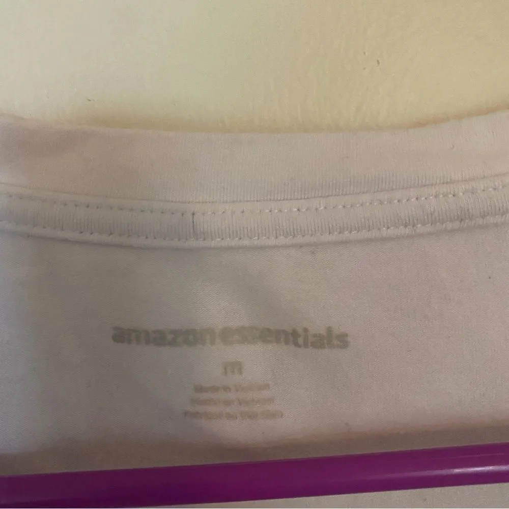 Amazon Essentials short sleeve tshirt white medium White - Image 3