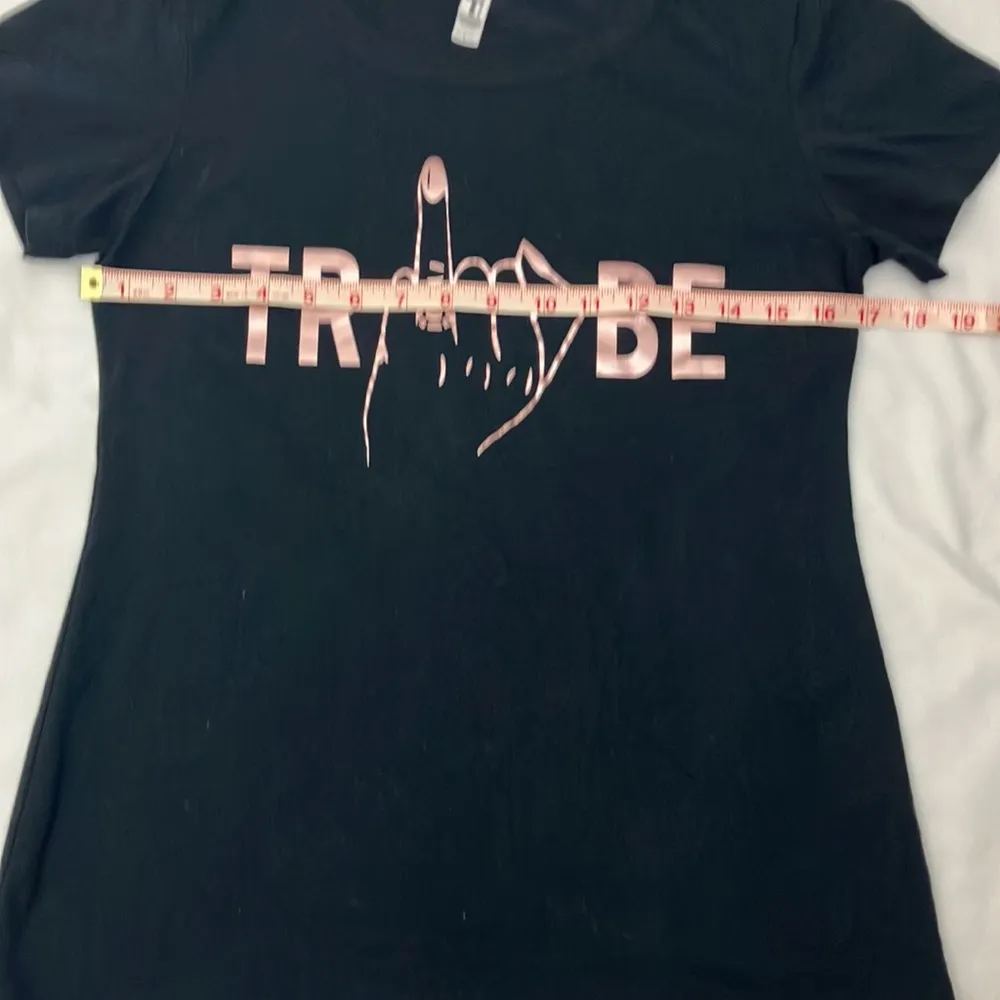 Ideal T black short sleeves Tribe graphic tee shirt woman’s size large - Image 4