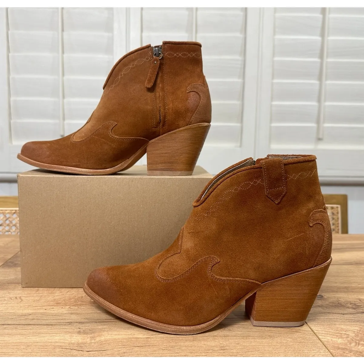 Shyanne Women's Jodi Suede Leather Booties Round Toe Cognac Suede Size 9 NWOT - Image 4