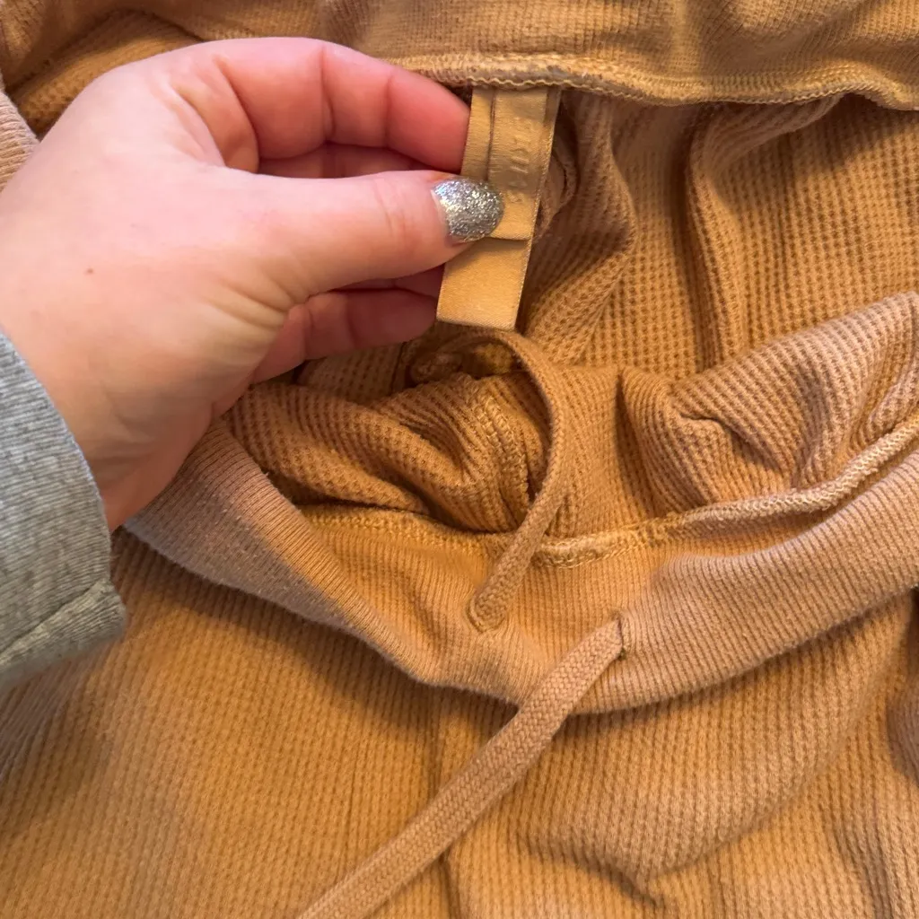 SKIMS Tan Waffle Lounge Joggers - Image 3