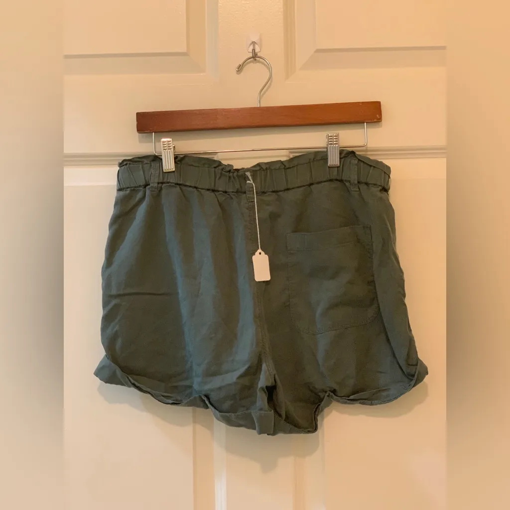 Aerie Olive Green Pull On Shorts      Size-Small - Image 3