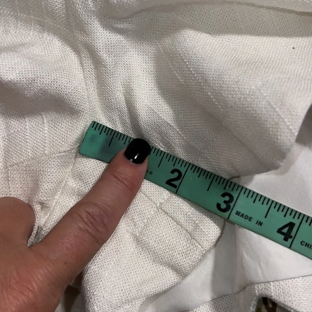 Cynthia Rowley size 8 white linen blend shorts scalloped edges zips up side NWT - Image 7