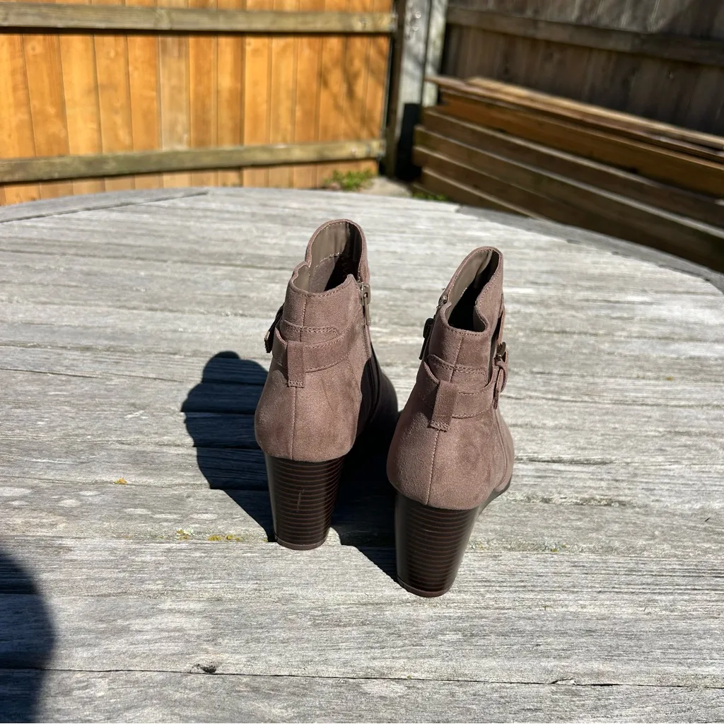 Market & Spruce Womens Taupe Serah‎ Suede Heel Booties Boots Size 8.5 - Image 4