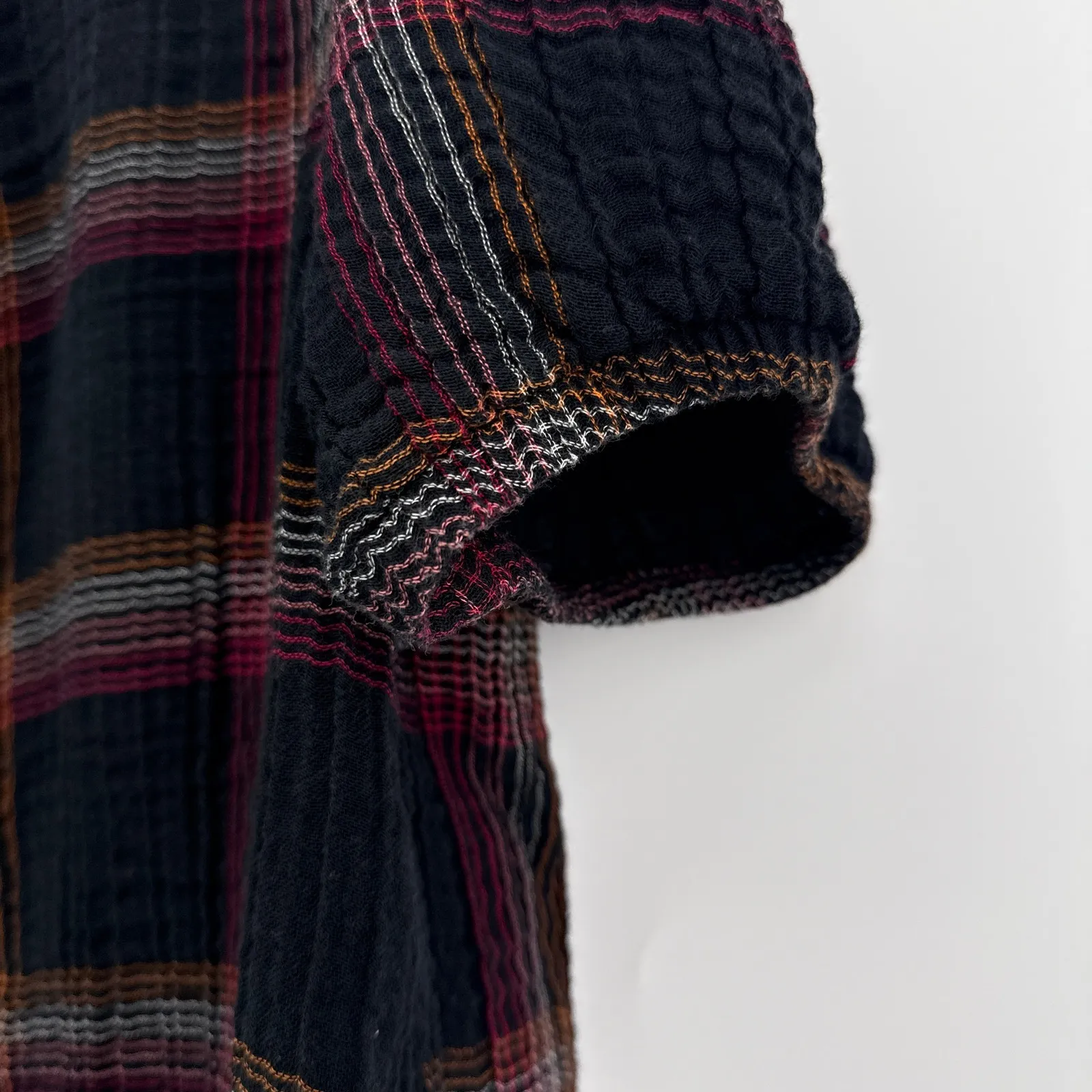 Cloth & Stone Sunset Plaid Top Textured Henley Shirt Puff Sleeve Small Black Red - Image 5