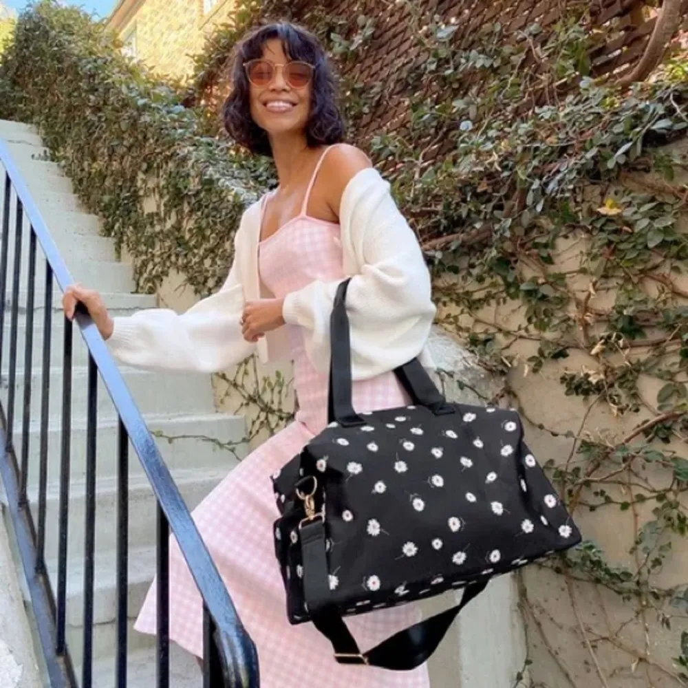 ALICE AND OLIVIA Daisy Print Overnighter Duffle Bag - Image 8