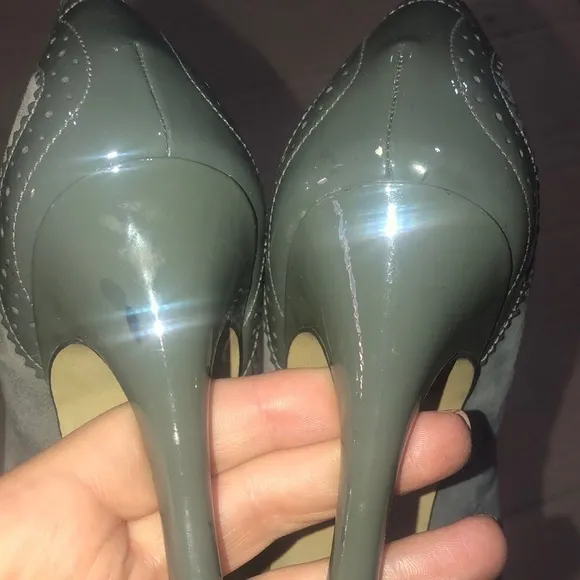 Ivanka Trump gray pumps - Image 6