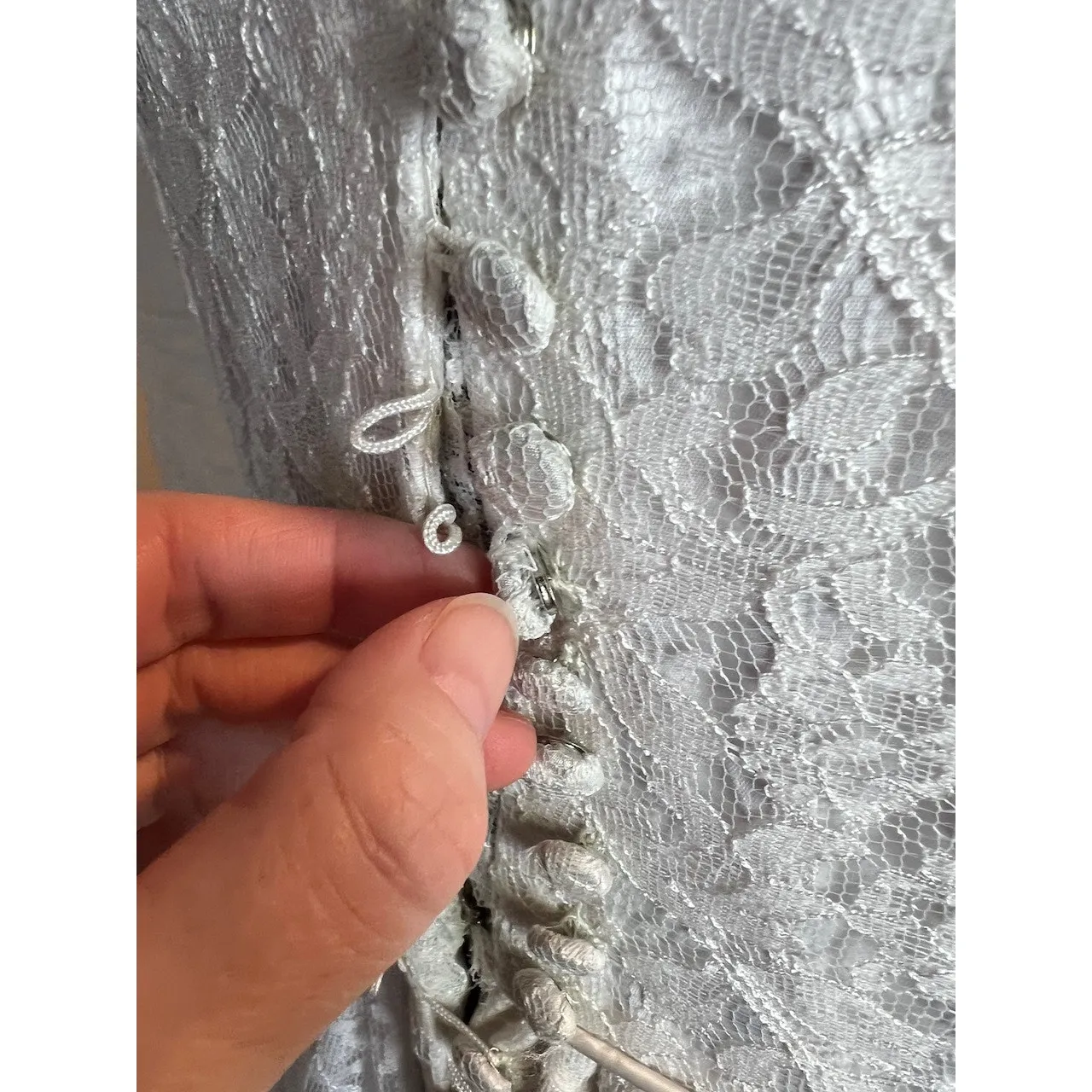 Wedding dress 1950s sheer lace sleeves white button back - Image 11