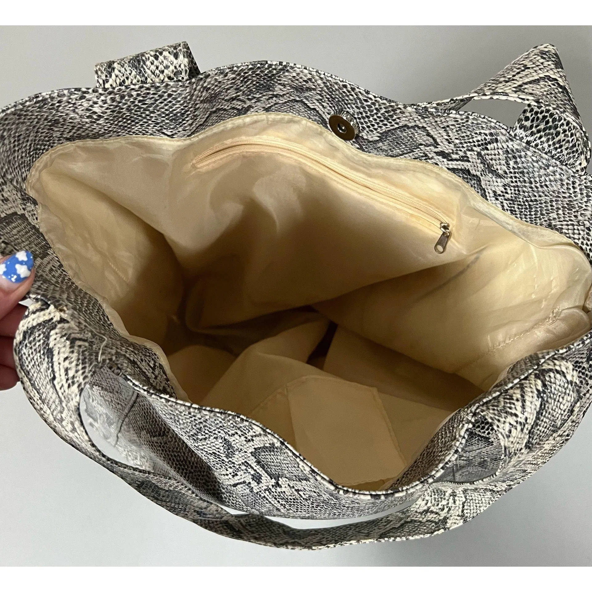 Gray Grey Snake Snakeskin Print Tote Shoulder Bag Purse Pocketbook Satchel Handbag 🩶 - Image 3