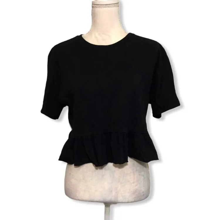 NWOT  Black Ruffle Peplum Hem Short Sleeve Blouse Top New - Image 4