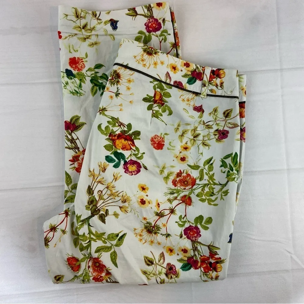 Disney’s Alice Through the Looking Glass White Floral Capri Length Pants Size 10 - Image 10