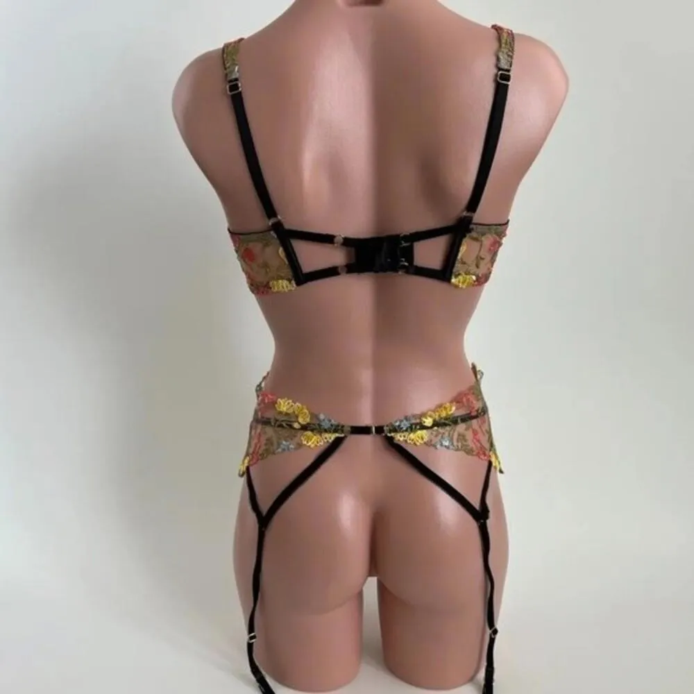 Victoria's Secret Dream Angels Unlined Plunge Bra and Garter set - Image 7