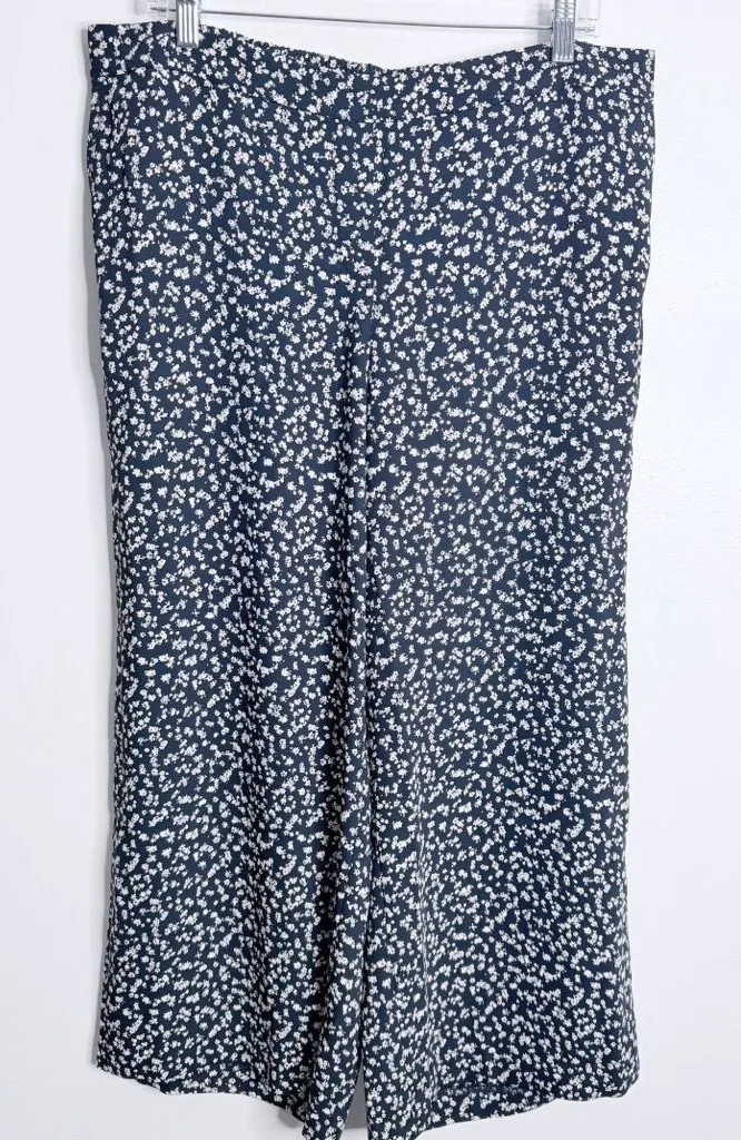J. Jill Wearever Pull On Wide Leg Cropped Pant Navy White Floral Large Pockets Blue - Image 1