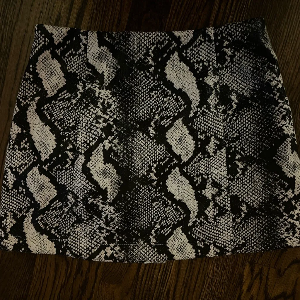 Urban Outfitters UO Snakeskin Print Skirt Faux Leather Button Up Brown Sz S - Image 6