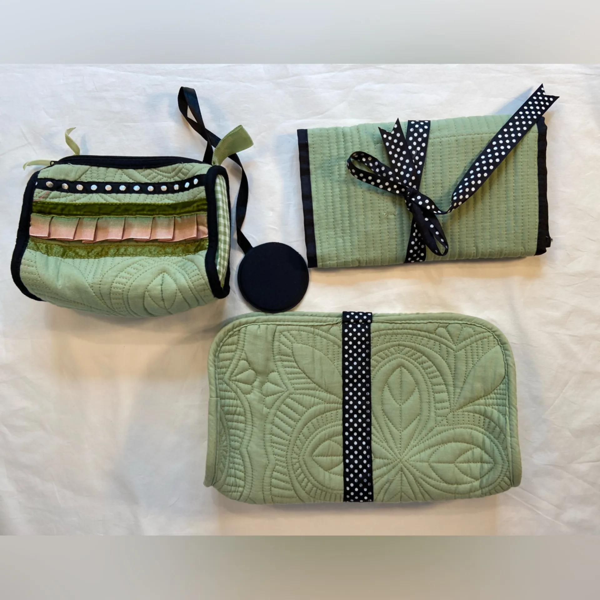 NWT Carleen Powell for Silvestri make up bags‎ set & jewelry, quilted 3 pieces Green - Image 2