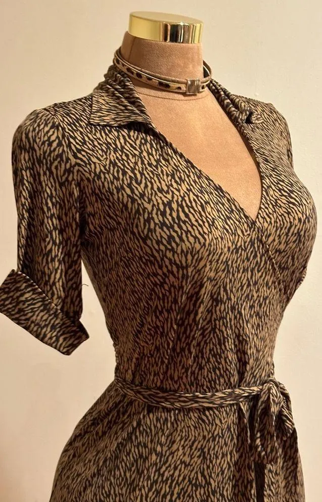 Ann Taylor Black & Tan Animal Print Wrap Around Dress Tie In Front Sz 4P V Neck. - Image 3