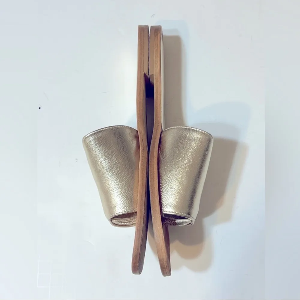 Like New! Cornetti Cossi Sandal in Laminate Gold, size 41 Gold - Image 6