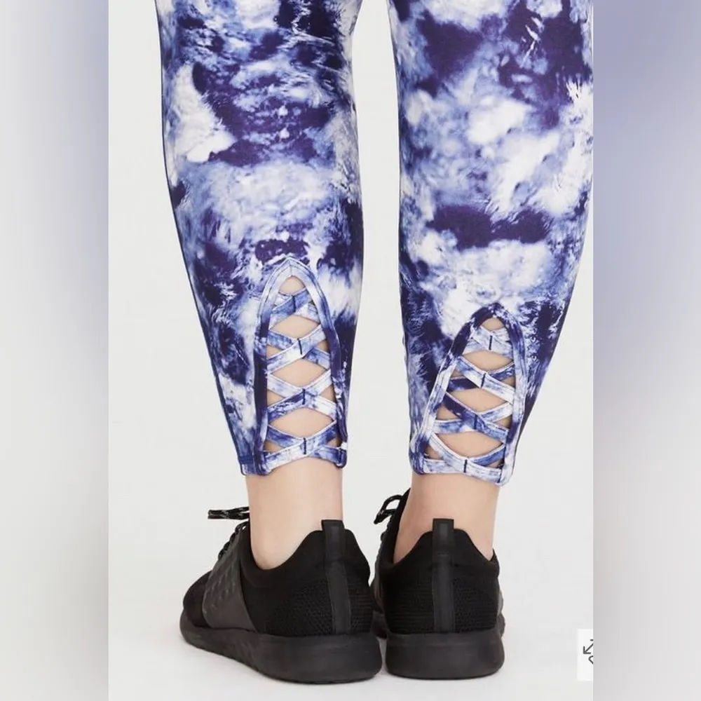 Torrid  PERFORMANCE CORE CROP STRAPPY BACK ACTIVE LEGGING Size 3X - Image 4