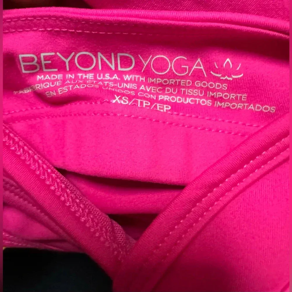 BEYOND YOGA POWERBEYOND STRIVE CROPPED TANK IN PINK ENERGY Size XS $78.00 Retail - Image 4