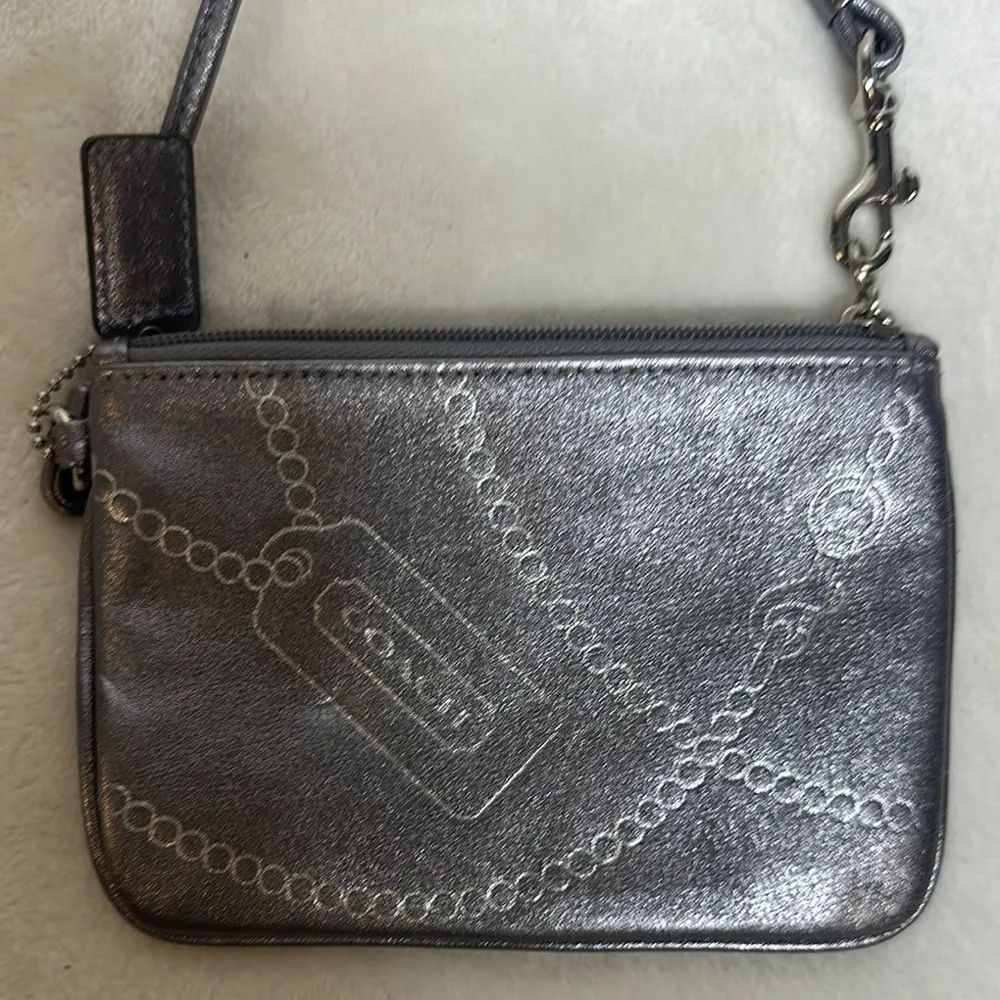 Coach Jewel Leather Wristlet Silver/Silver No 43304 Hangtag Ball Chain Print - Image 4