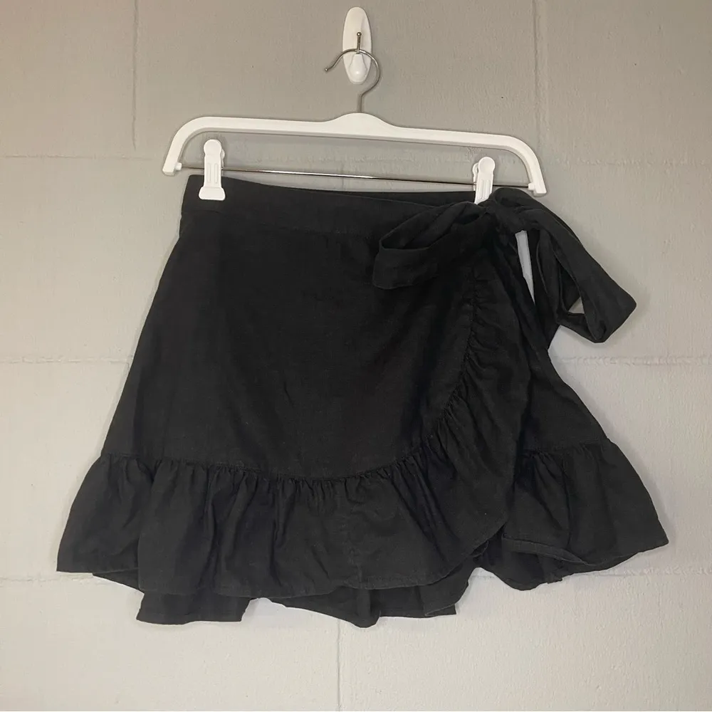 Aerie Linen Blend Ruffled Wrap Mini Skirt in Black Women’s Size Small - Image 3