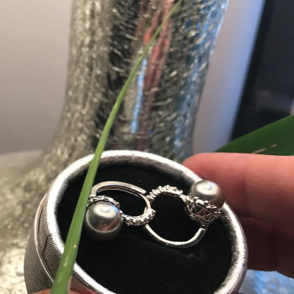 Beautiful 18k Gold Filled Zirconia/ Pearl Hoop NIB Gray - Image 5