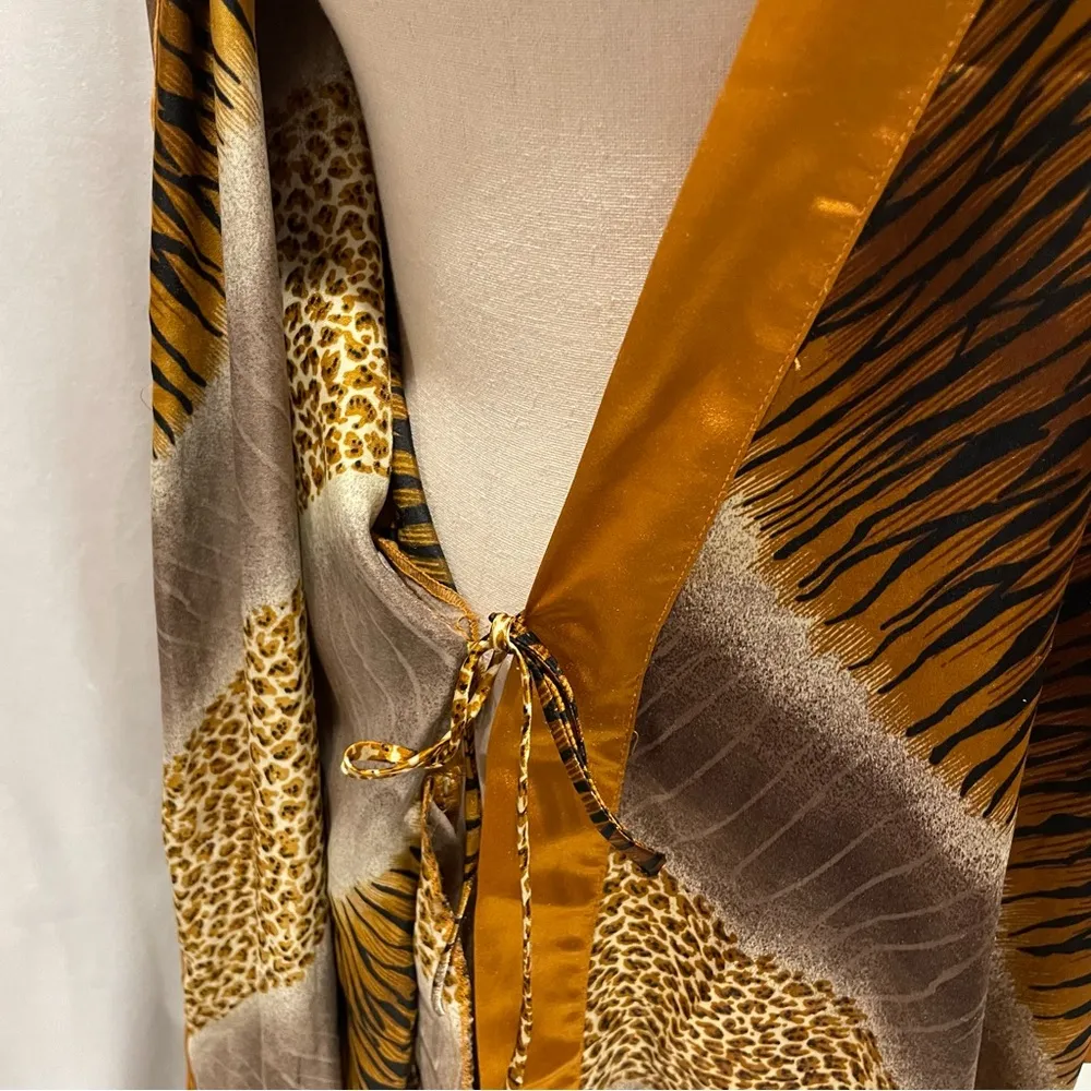 Vintage silky leopard robe pockets cozy sexy cougar mob wife golden old money Gold Size 2X - Image 2