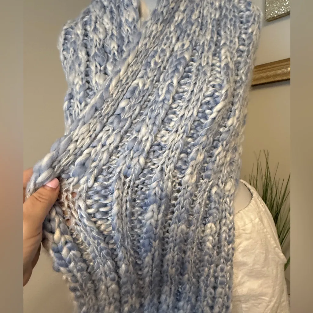 GAP Blue And White Chunky Knit Scarf With Fringe Tassels NWT - Image 5