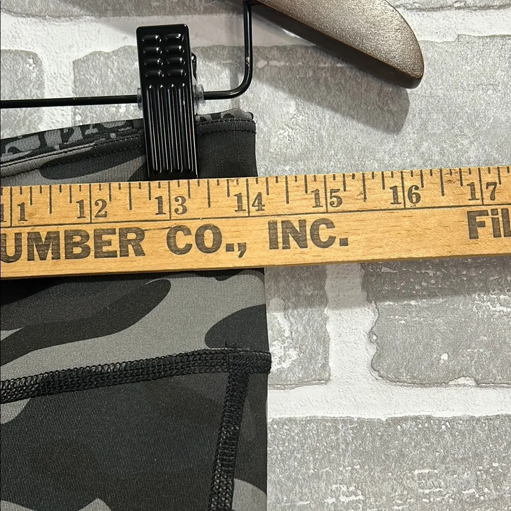 Vineyard Vines Reversible Camo Whales Black Gray Small Medium Leggings - Image 5