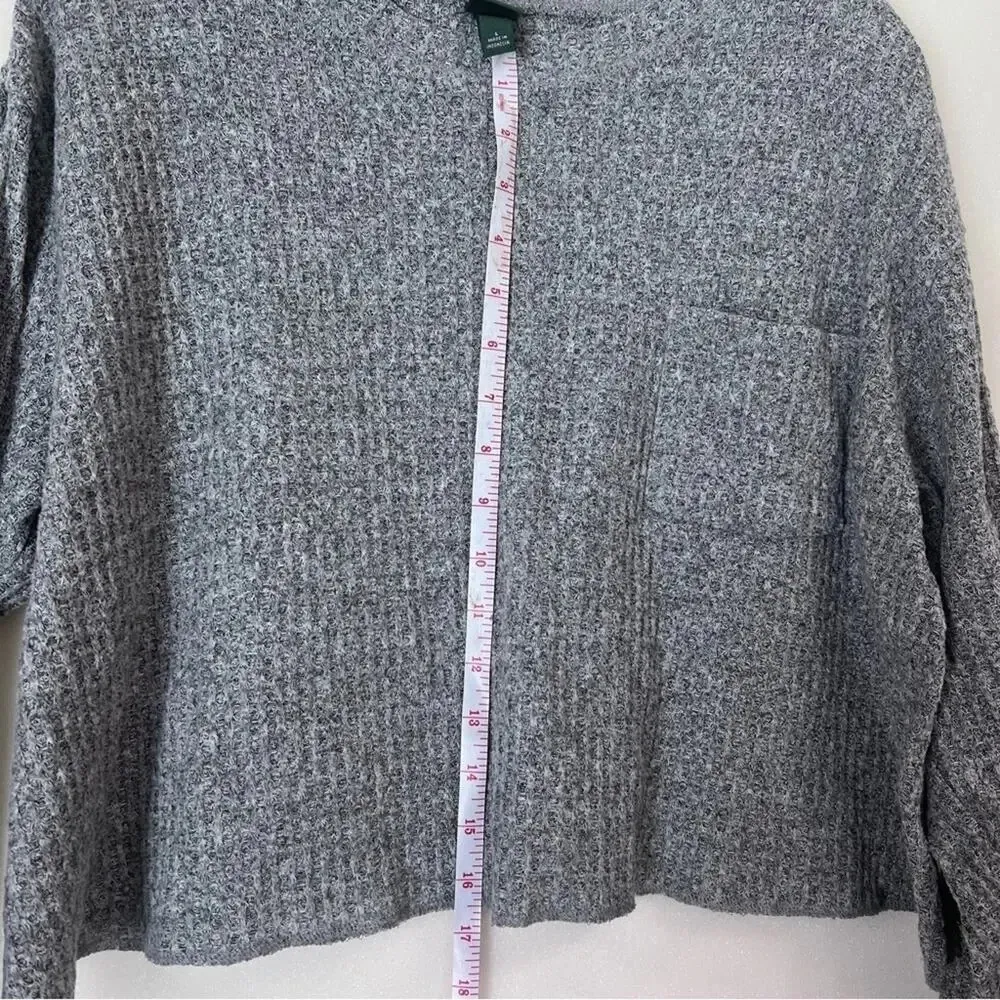 Wild Fable Womens L Gray Waffle Knit Oversized Crop Long Sleeve Sweater - Image 2