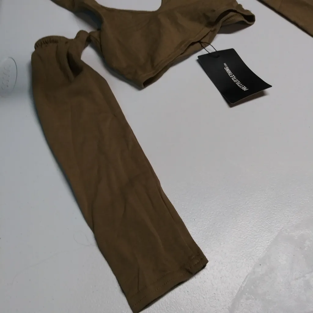 Pretty Little Thing Chocolate Halterneck Cold Shoulder Crop Top Size 2 - Image 4