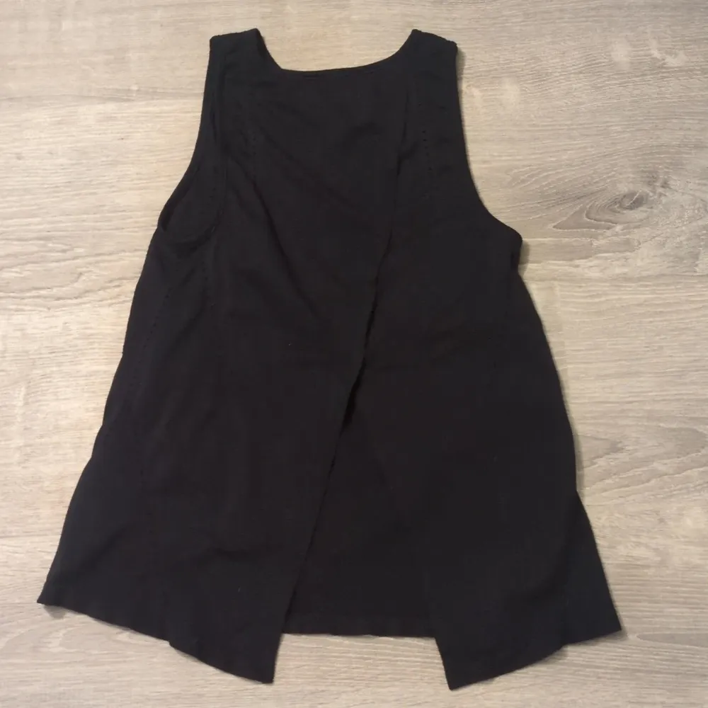 Athleta  black open back tank top size XS - Image 3