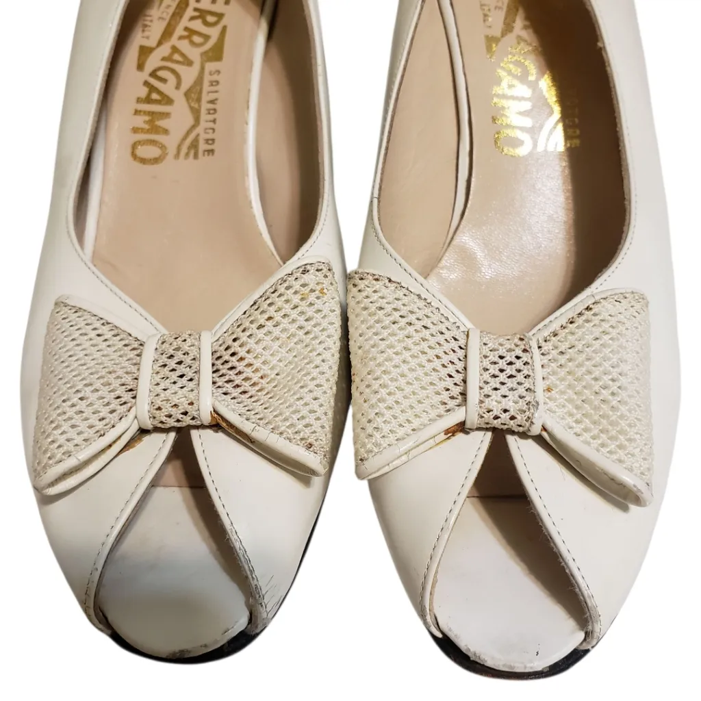 Vintage Salvatore Ferragamo Peep Toe Bow Sling Back Heels Size 9.5 - Image 10